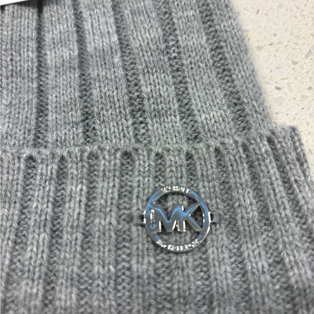 Michael Kors Gray Knit Pom Pom Beanie NWT - Picture 4 of 5